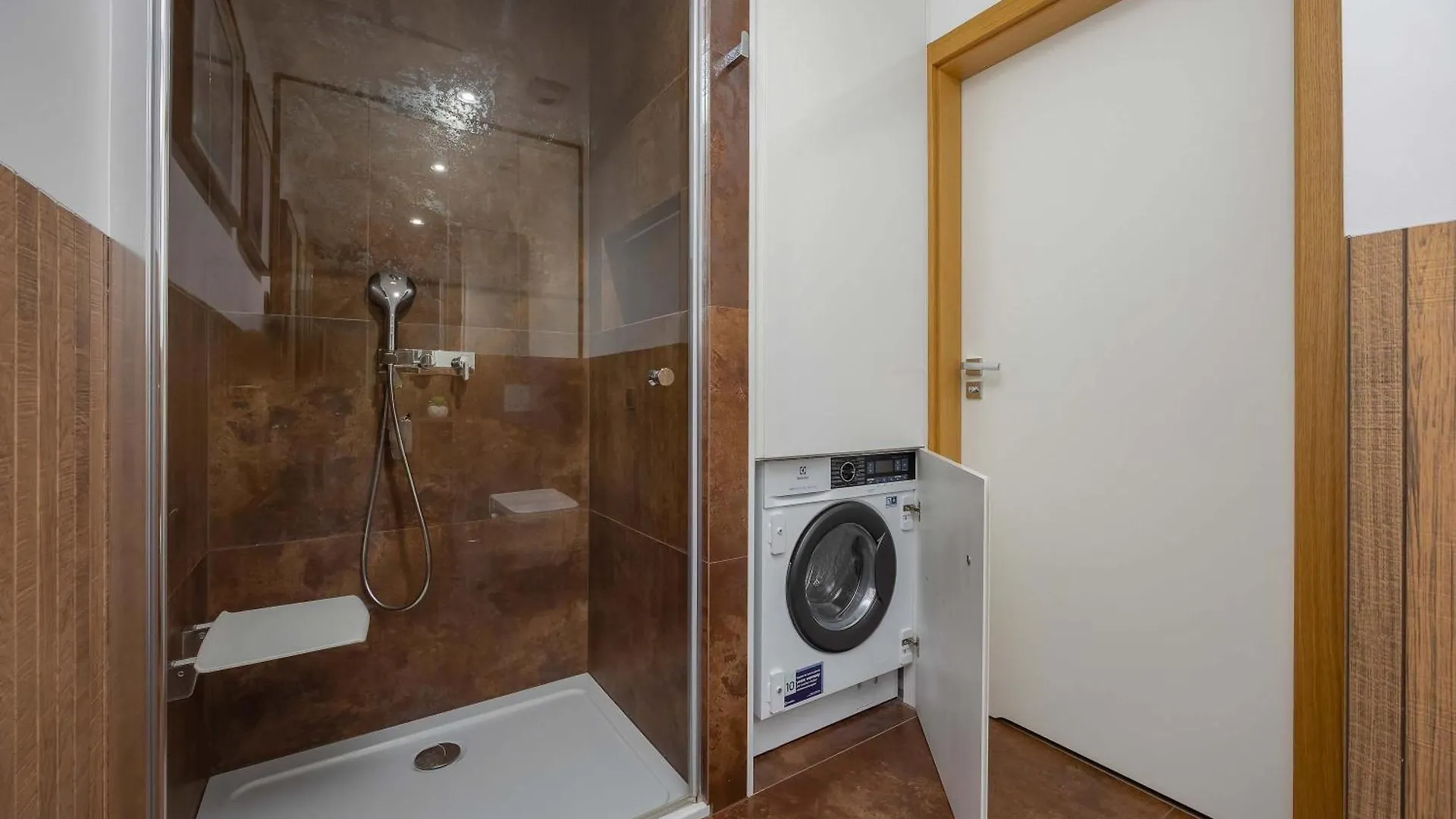 Modern Apartment With Air Conditioning And Parking Near The Pge Stadium In Warsaw By Noclegi Renters