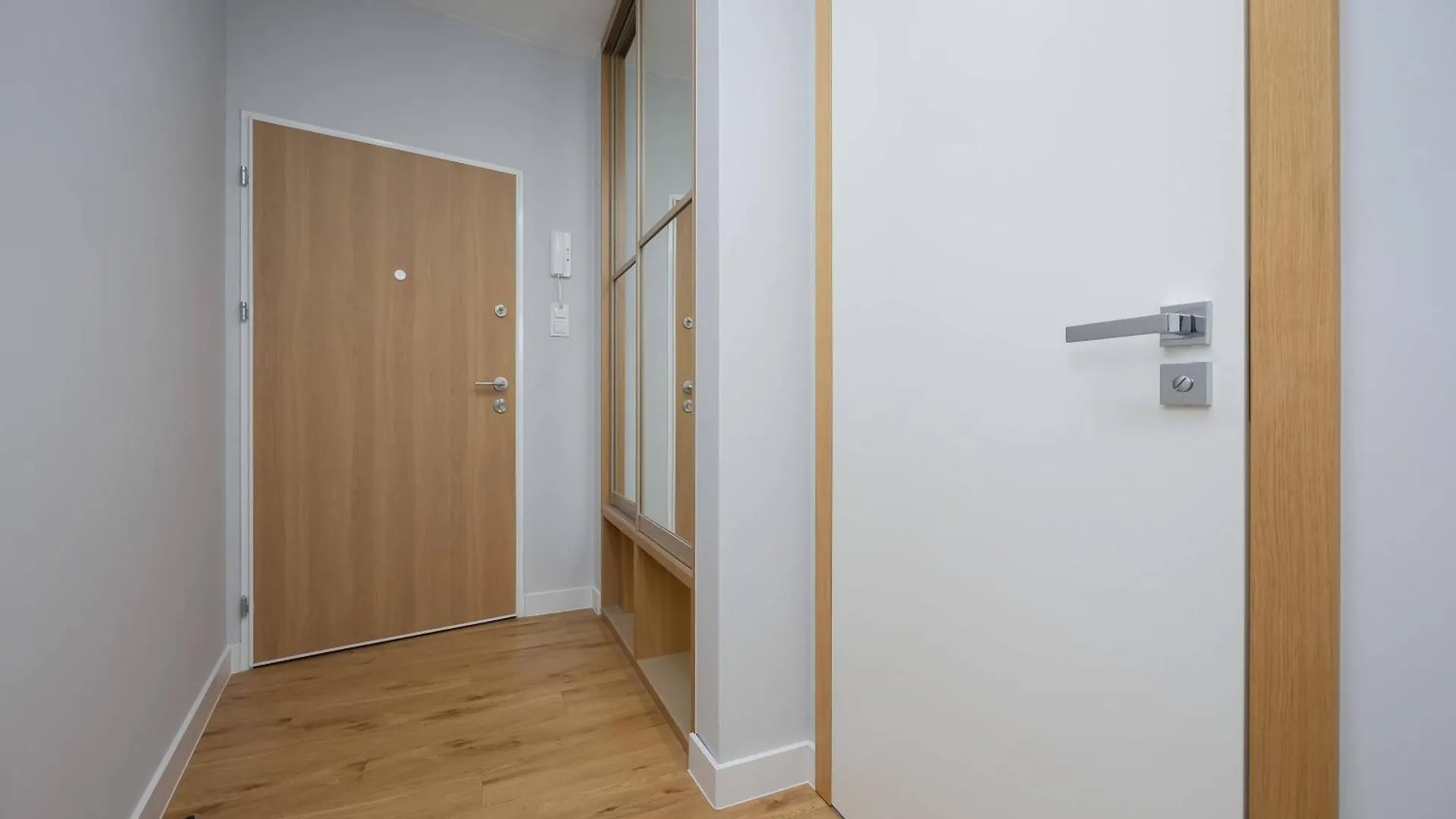 Modern Apartment With Air Conditioning And Parking Near The Pge Stadium In Warsaw By Noclegi Renters