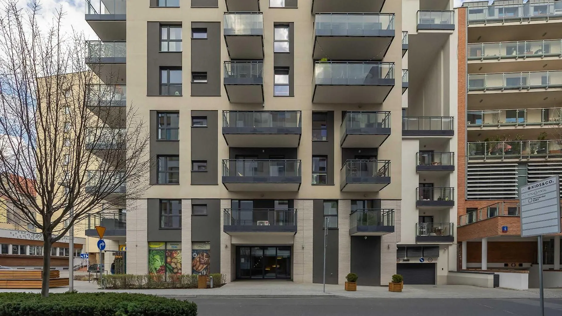 Modern Apartment With Air Conditioning And Parking Near The Pge Stadium In Warsaw By Noclegi Renters